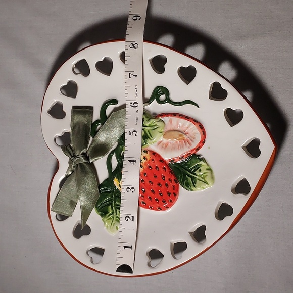 Strawberry Design Hanging Wall Decorations Heart Plates and Large Strawberry - Picture 3 of 9
